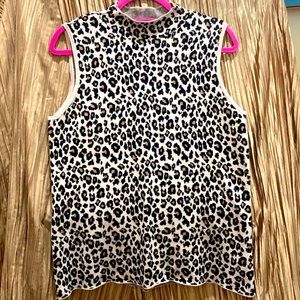 Sleeveless funnel neck sweater in leopard print